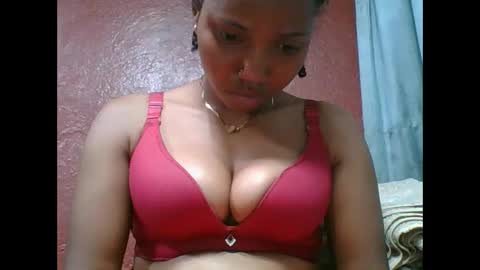 Snapshot of loveinlife750427 chatting on 09.13.25 loveinlife750427 online show from 09.13.25