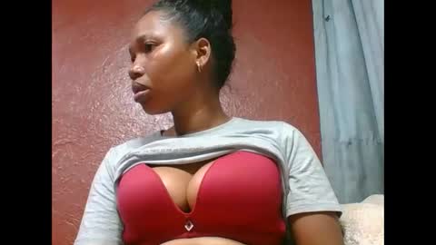 Snapshot of loveinlife750427 chatting on 09.14.25 loveinlife750427 online show from 09.14.25