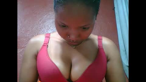 Snapshot of loveinlife750427 chatting on 09.18.25 loveinlife750427 online show from 09.18.25