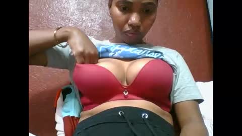 Snapshot of loveinlife750427 chatting on 09.19.25 loveinlife750427 online show from 09.19.25