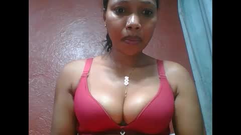 Snapshot of loveinlife750427 chatting on 10.02.25 loveinlife750427 online show from 10.02.25