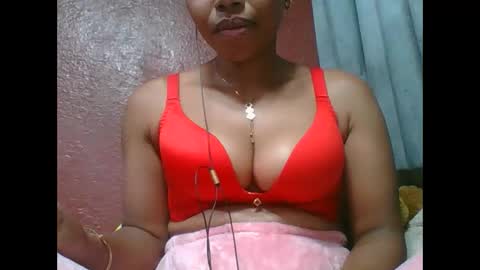 Snapshot of loveinlife750427 chatting on 10.05.25 loveinlife750427 online show from 10.05.25