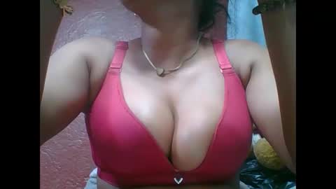 Snapshot of loveinlife750427 chatting on 10.08.25 loveinlife750427 online show from 10.08.25