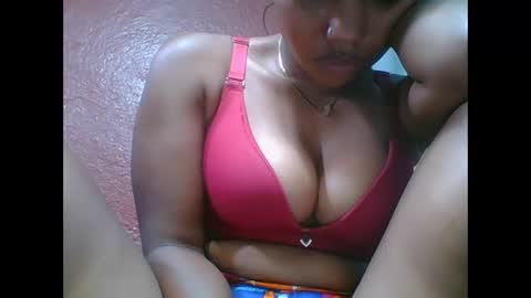 Snapshot of loveinlife750427 chatting on 10.09.25 loveinlife750427 online show from 10.09.25