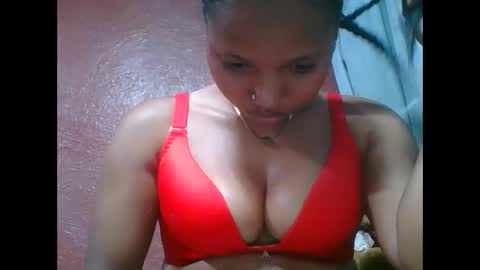 Snapshot of loveinlife750427 chatting on 10.13.25 loveinlife750427 online show from 10.13.25