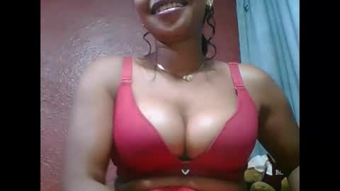 Snapshot of loveinlife750427 chatting on 10.18.25 loveinlife750427 online show from 10.18.25