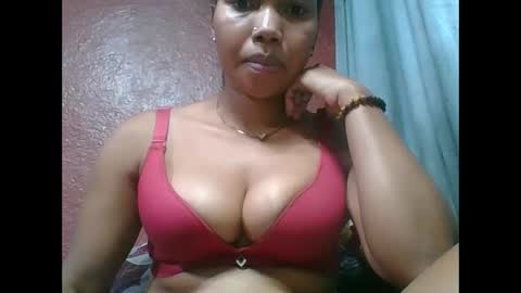 Snapshot of loveinlife750427 chatting on 10.19.25 loveinlife750427 online show from 10.19.25