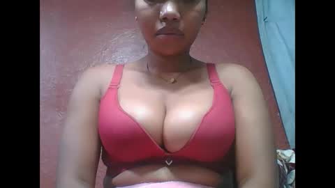 Snapshot of loveinlife750427 chatting on 10.21.25 loveinlife750427 online show from 10.21.25