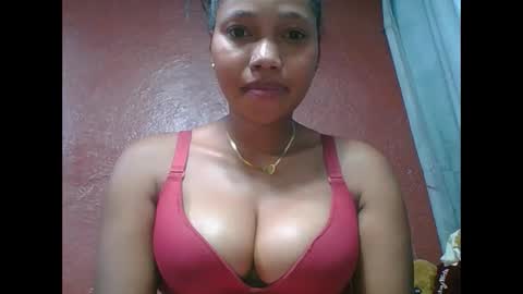 Snapshot of loveinlife750427 chatting on 10.21.25 loveinlife750427 online show from 10.21.25