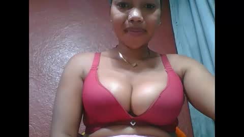 Snapshot of loveinlife750427 chatting on 10.22.25 loveinlife750427 online show from 10.22.25