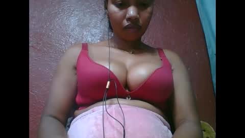 Snapshot of loveinlife750427 chatting on 10.22.25 loveinlife750427 online show from 10.22.25