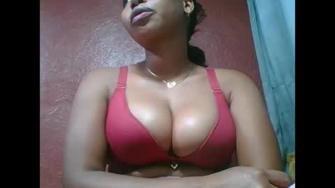 Snapshot of loveinlife750427 chatting on 10.23.25 loveinlife750427 online show from 10.23.25