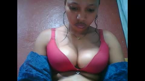 Snapshot of loveinlife750427 chatting on 10.24.25 loveinlife750427 online show from 10.24.25