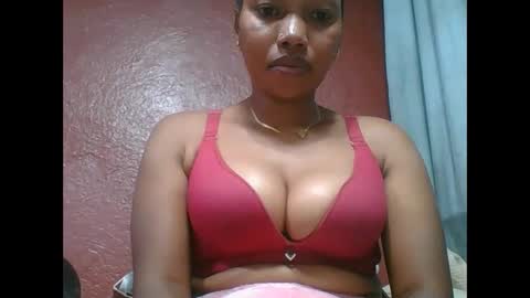 Snapshot of loveinlife750427 chatting on 11.14.25 loveinlife750427 online show from 11.14.25