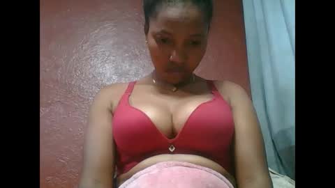 Snapshot of loveinlife750427 chatting on 11.19.25 loveinlife750427 online show from 11.19.25