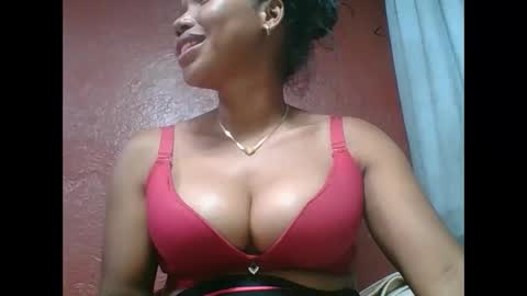 Snapshot of loveinlife750427 chatting on 11.25.25 loveinlife750427 online show from 11.25.25