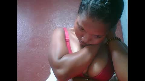 Snapshot of loveinlife750427 chatting on 11.25.25 loveinlife750427 online show from 11.25.25