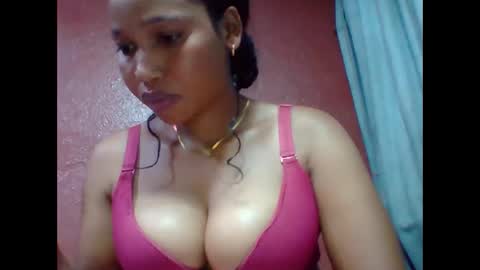 Snapshot of loveinlife750427 chatting on 11.28.25 loveinlife750427 online show from 11.28.25