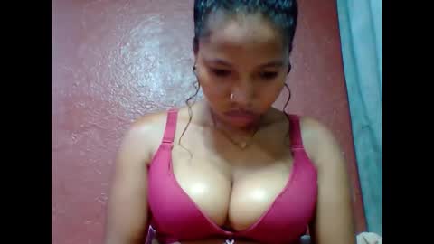 Snapshot of loveinlife750427 chatting on 12.01.25 loveinlife750427 online show from 12.01.25