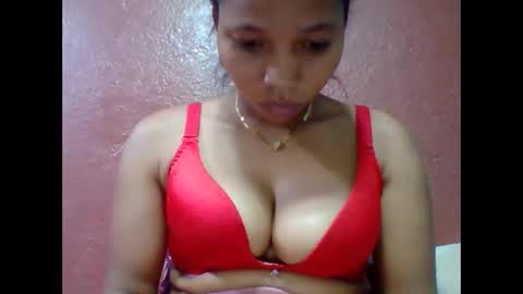 Snapshot of loveinlife750427 chatting on 12.14.25 loveinlife750427 online show from 12.14.25