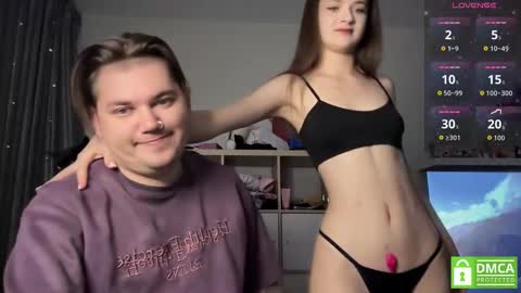 Snapshot of lovelly_mooncouple chatting on 09.18.25 Mileena and Oliver online show from 09.18.25