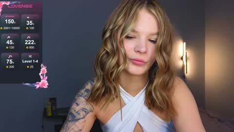 Snapshot of lovely_babyy chatting on 12.17.24 Jenny online show from 12.17.24