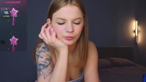 Snapshot of lovely_babyy chatting on 12.21.24 Jenny online show from 12.21.24