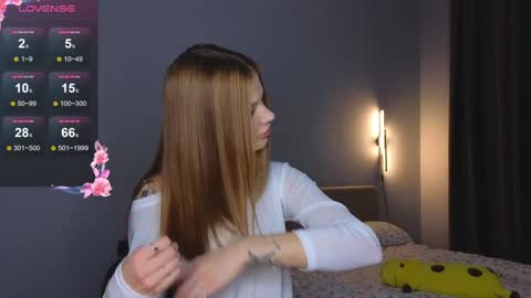 Snapshot of lovely_babyy chatting on 01.09.25 Jenny online show from 01.09.25