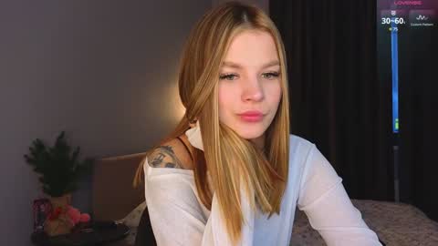 Snapshot of lovely_babyy chatting on 01.12.25 Jenny online show from 01.12.25