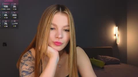 Snapshot of lovely_babyy chatting on 01.14.25 Jenny online show from 01.14.25