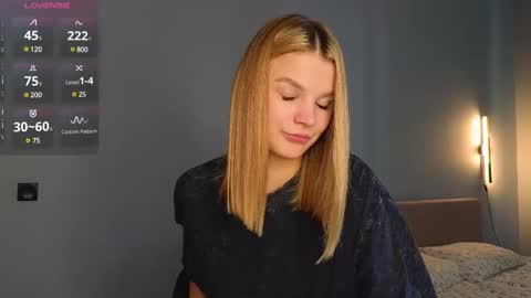 Snapshot of lovely_babyy chatting on 02.19.25 Jenny online show from 02.19.25