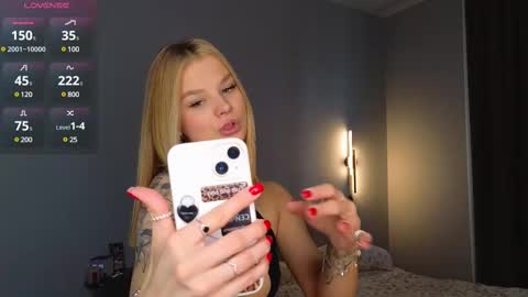 Snapshot of lovely_babyy chatting on 02.24.25 Jenny online show from 02.24.25