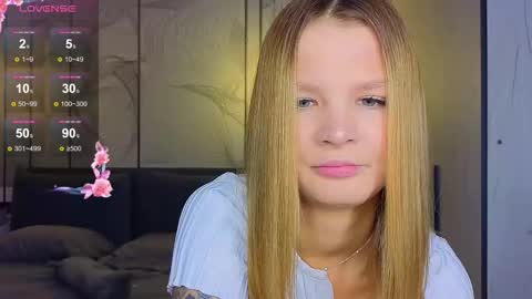 Snapshot of lovely_babyy chatting on 09.13.25 Jenny online show from 09.13.25