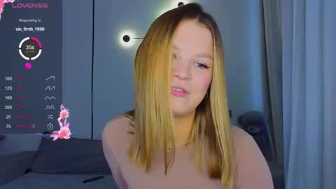 Snapshot of lovely_babyy chatting on 09.21.25 Jenny online show from 09.21.25