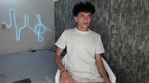 Snapshot of lovely_horny713 chatting on 04.25.26 Salo online show from 04.25.26