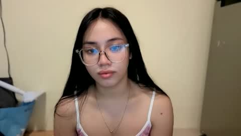 lovely_leah23 online show from 10.17.25