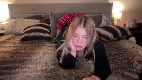 Snapshot of lovely_megan20 chatting on 12.18.24 Megan online show from 12.18.24