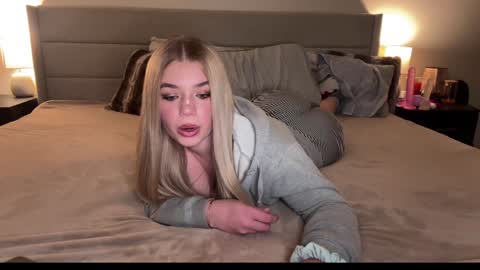 Snapshot of lovely_megan20 chatting on 01.05.25 Megan online show from 01.05.25