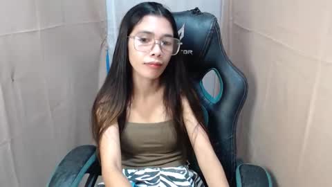 Snapshot of lovely_michelle20 chatting on 12.17.25 diamond sweetheart20 online show from 12.17.25