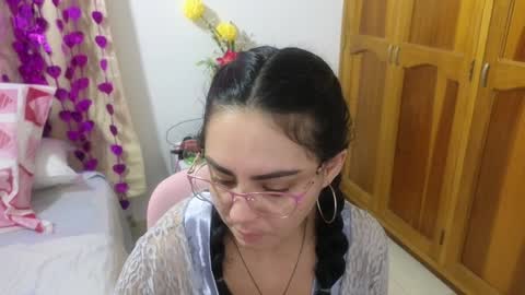 Snapshot of lovely_trix_ chatting on 12.22.24 Trix online show from 12.22.24