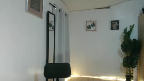 Snapshot of lovelyalice23 chatting on 02.16.25 alice online show from 02.16.25