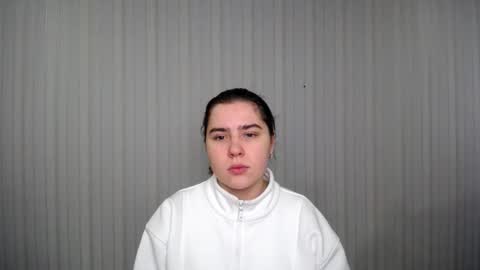 Snapshot of lovelyangel_xx chatting on 12.14.24 lovelyangel_xx online show from 12.14.24