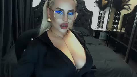 Snapshot of lovelyblondyxxx chatting on 06.12.26 PrAllinXXXa online show from 06.12.26