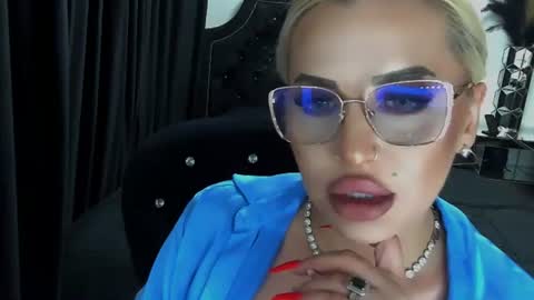 Snapshot of lovelyblondyxxx chatting on 06.17.26 PrAllinXXXa online show from 06.17.26
