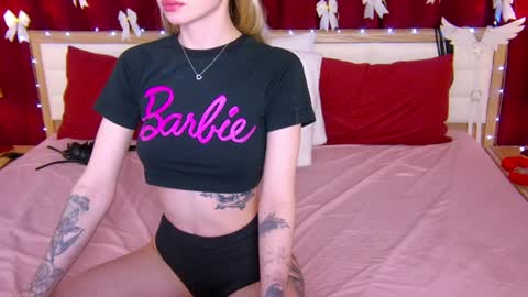 Snapshot of lovelycaroline_ chatting on 01.31.25 Caroline online show from 01.31.25