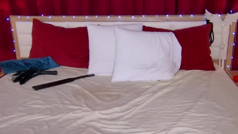 Snapshot of lovelycaroline_ chatting on 03.10.25 Caroline online show from 03.10.25