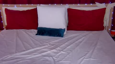 Snapshot of lovelycaroline_ chatting on 09.28.25 Caroline online show from 09.28.25