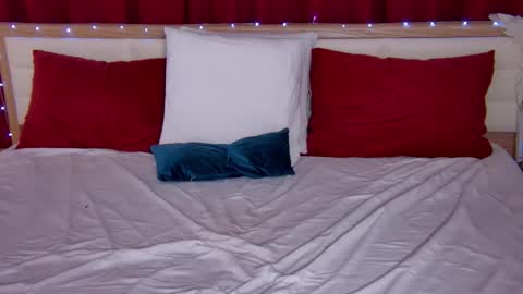 Snapshot of lovelycaroline_ chatting on 11.08.25 Caroline online show from 11.08.25