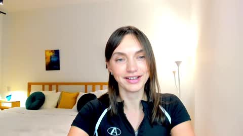 Snapshot of lovelyeemia chatting on 12.02.24 Mia online show from 12.02.24