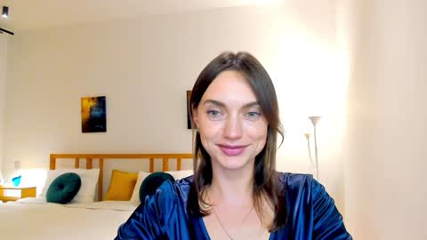 Snapshot of lovelyeemia chatting on 12.05.24 Mia online show from 12.05.24